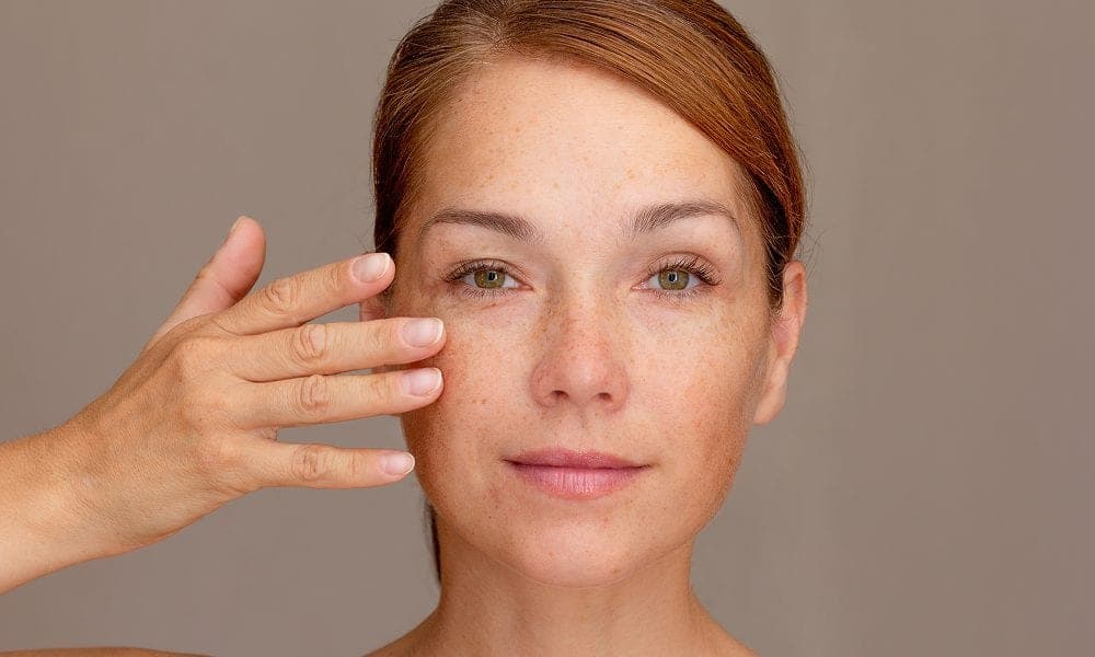 How to Get Rid of Puffiness Around Eyes: Complete Guide