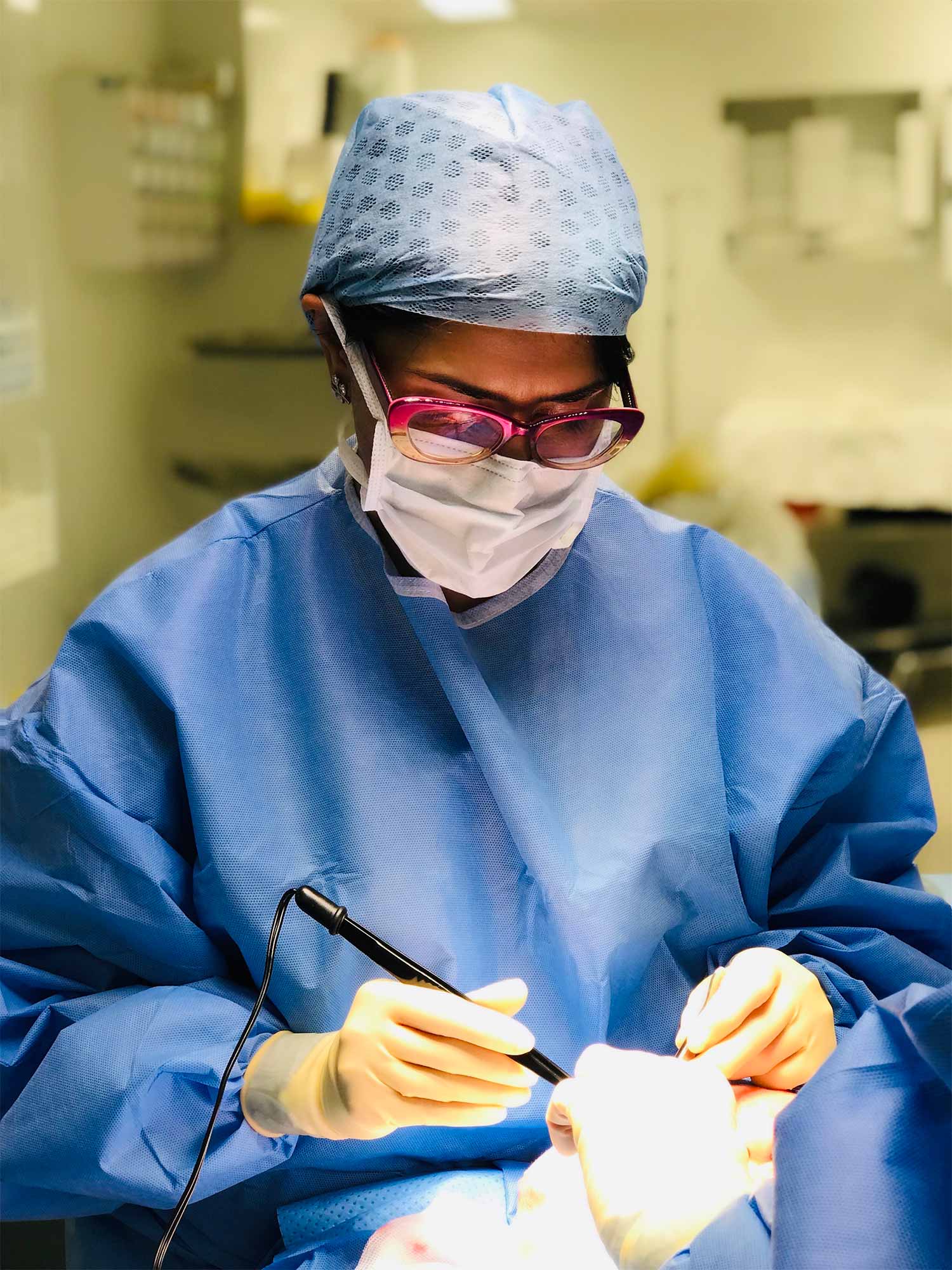 Dr Sabrina Shah-Desai operating in theatre